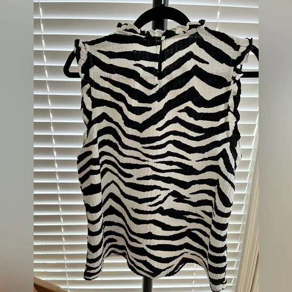 Tiger Print Textured Ruffle Top - Picture 6 of 9